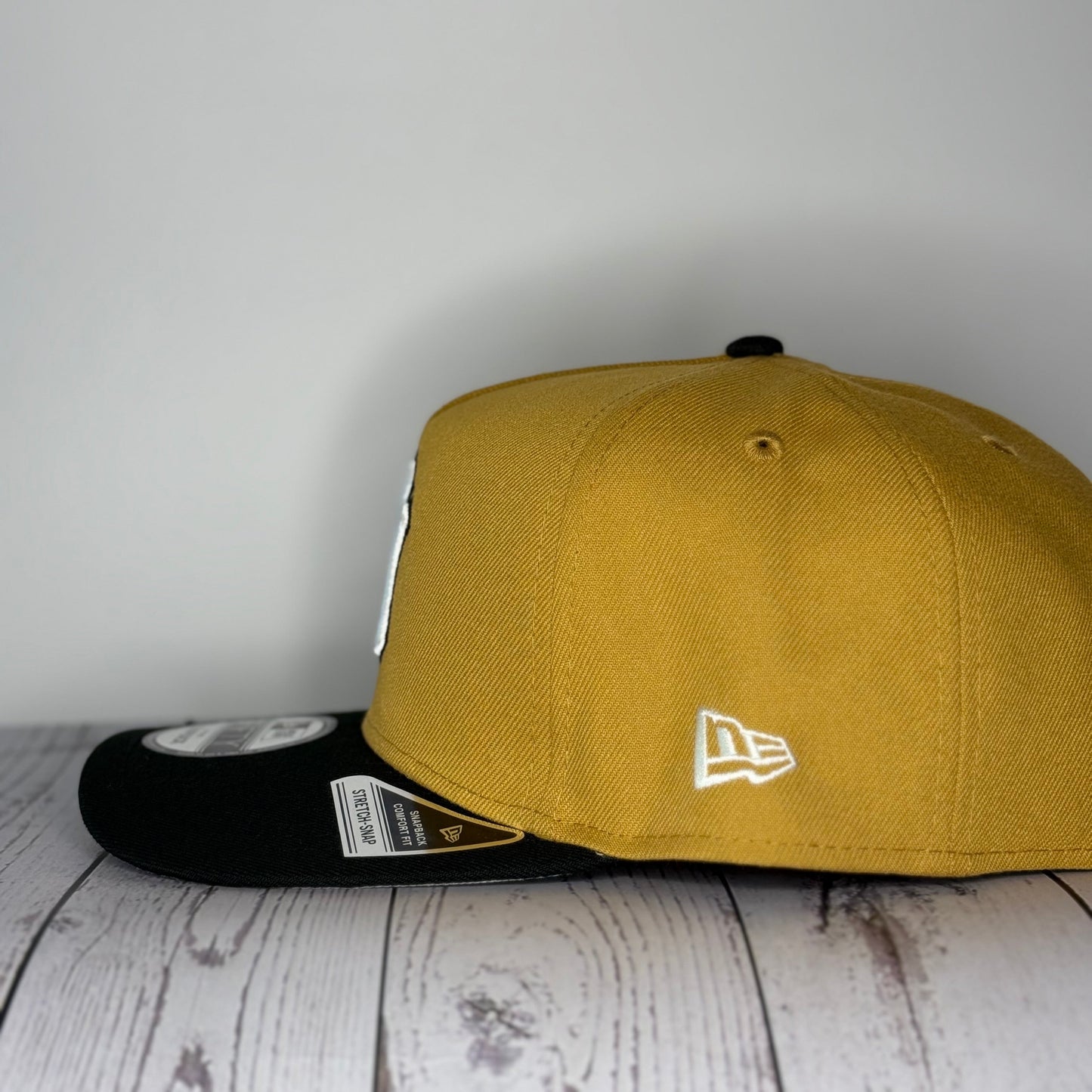 New Era 9FIFTY New York Yankees 2024 World Series Patch Snapback Hat – Khaki / Black