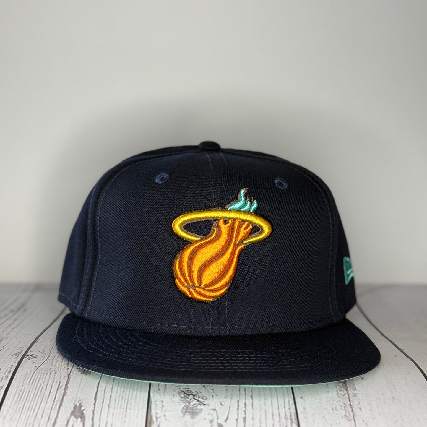 New Era 59FIFTY Miami Heat Fitted Hat - Brand New – Missing Gold Sticker