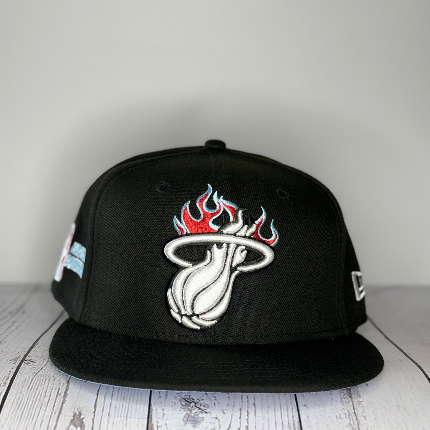 New Era 59FIFTY Miami Heat Fitted Hat - Brand New – Missing Gold Sticker