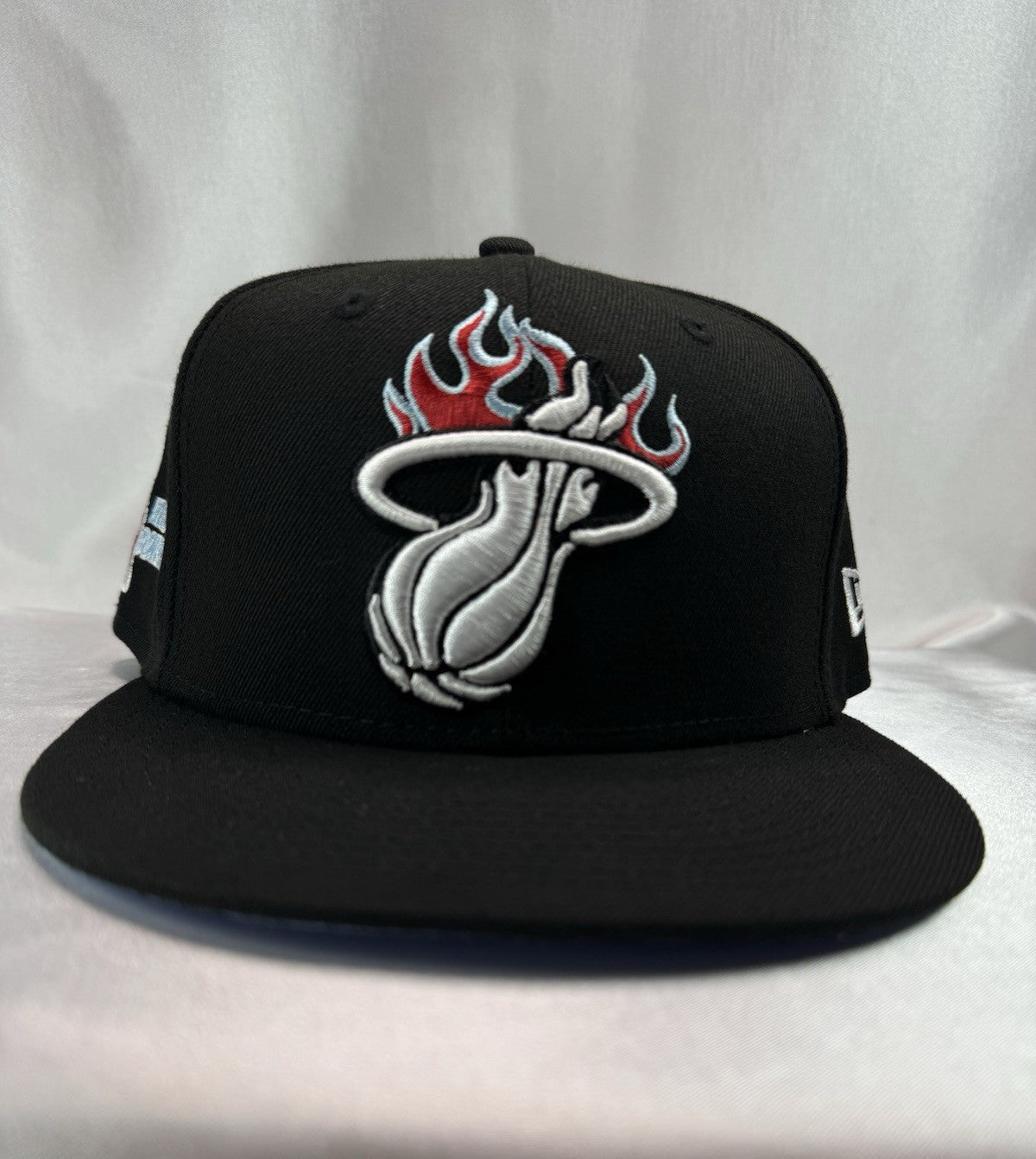 New Era 59FIFTY Miami Heat Fitted 7 3/8 - Brand New – Missing Gold Sticker