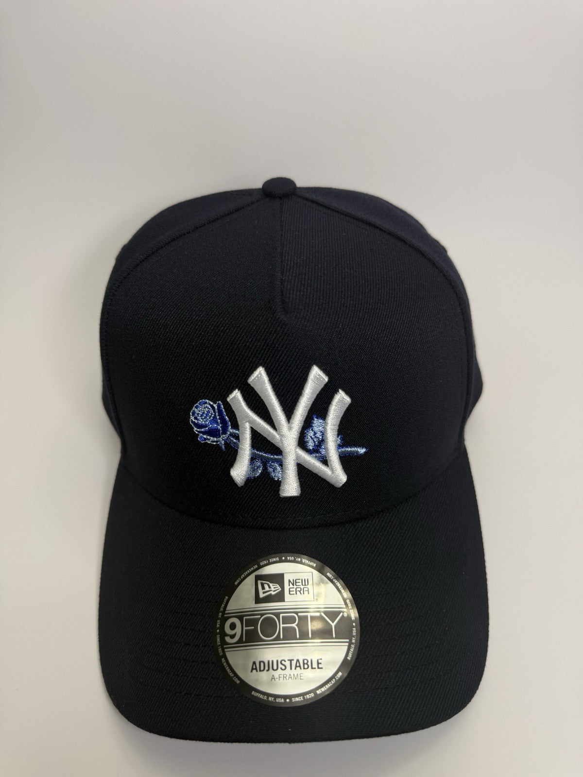 New Era 9FORTY A-Frame New York Yankees “Rose” 🌹 Light Blue UV Snapback – Navy