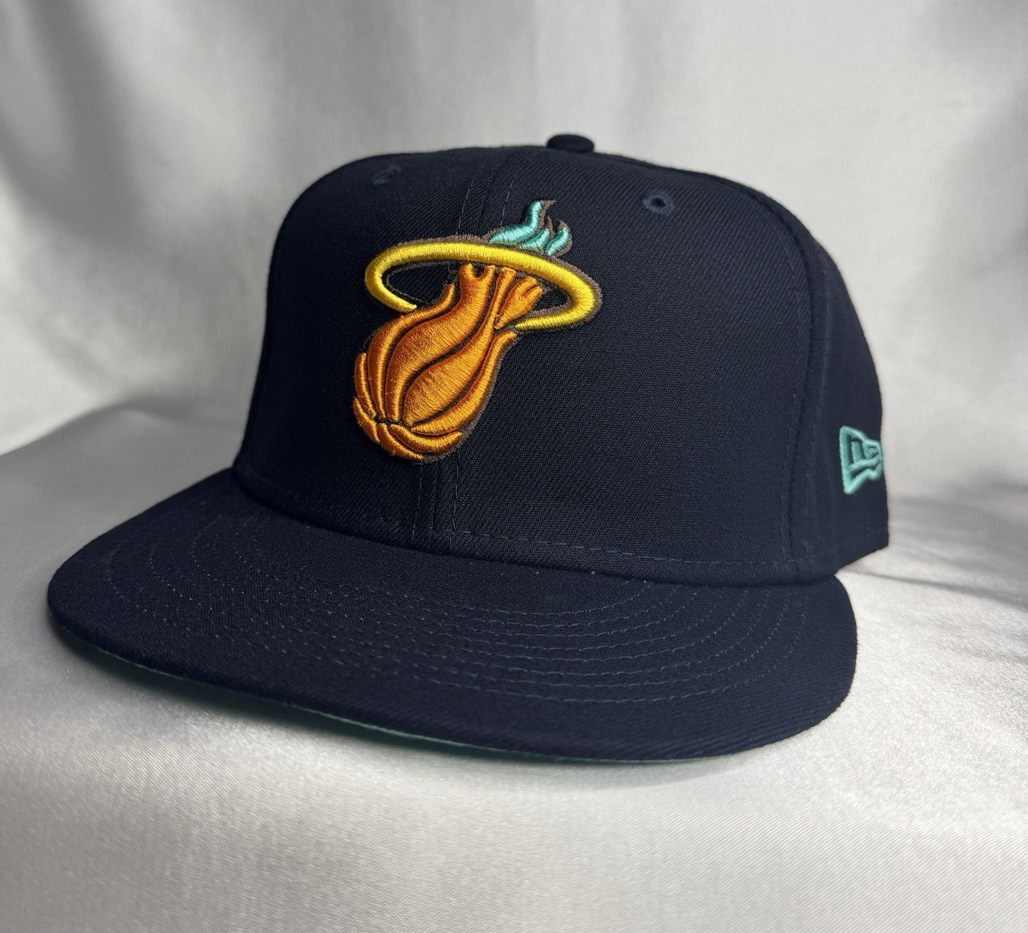 New Era 59FIFTY Miami Heat Fitted 7 3/8 - Brand New β Missing Gold Sticker