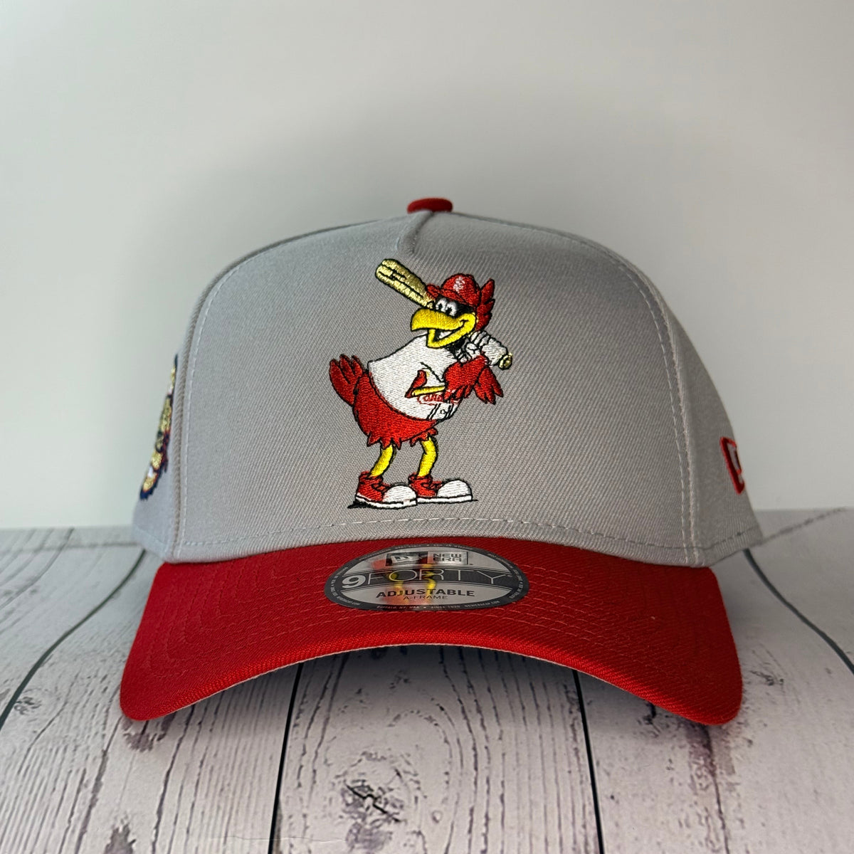 New Era 9FORTY St. Louis Cardinals Crown The City 2.0 The Lou Adjustable Hat – Grey/Red