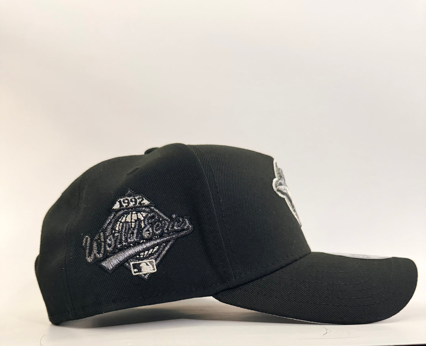 New Era 9FORTY Toronto Blue Jays Crown The City Liquid Titanium Adjustable Hat – Black/Black