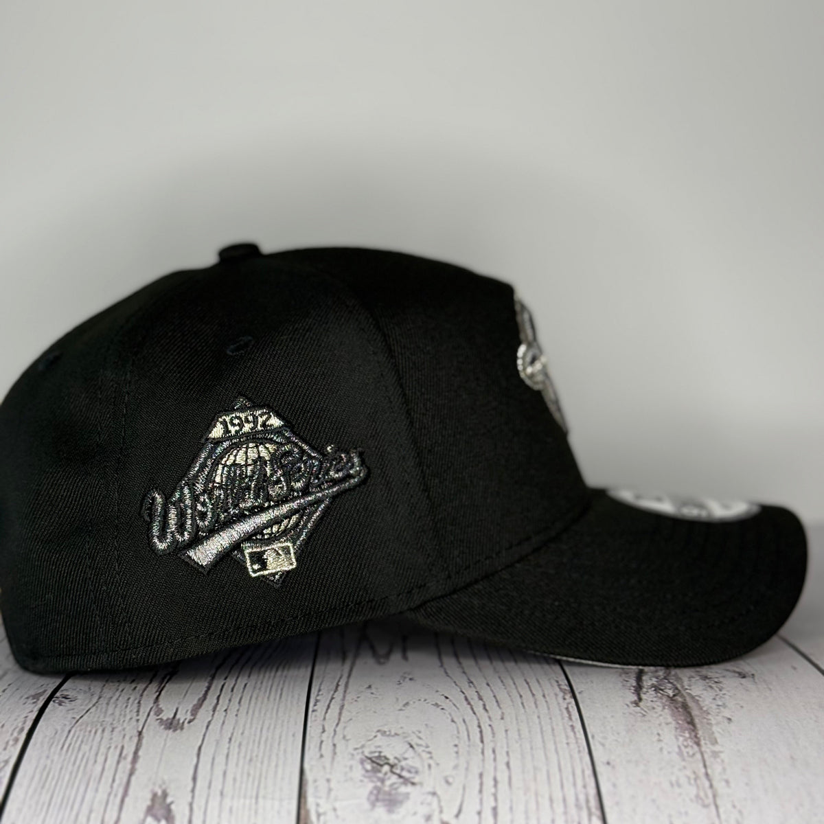 New Era 9FORTY Toronto Blue Jays Crown The City Liquid Titanium Adjustable Hat – Black/Black