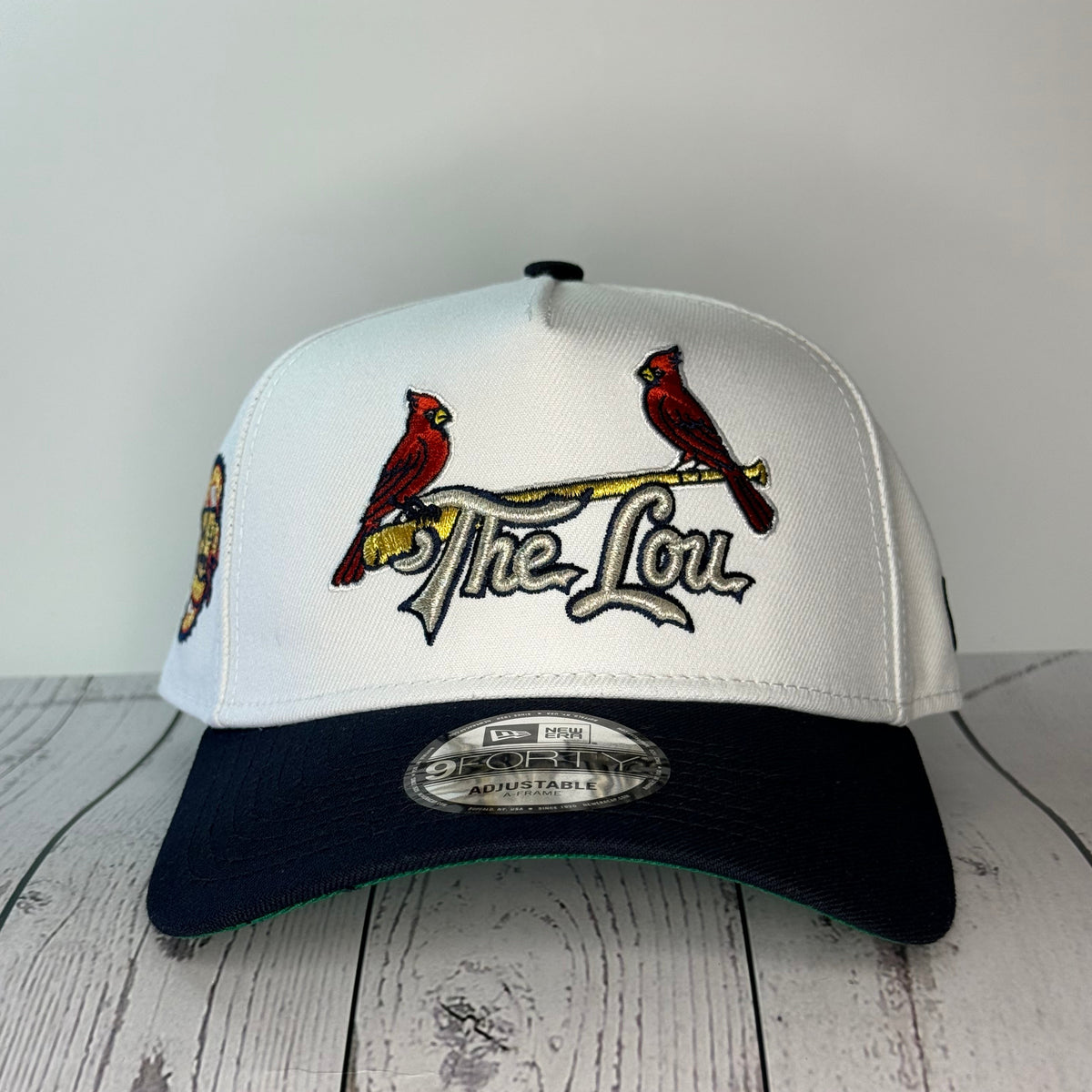 New Era 9FORTY St. Louis Cardinals Crown The City 2.0 The Lou Adjustable Hat – White/Navy