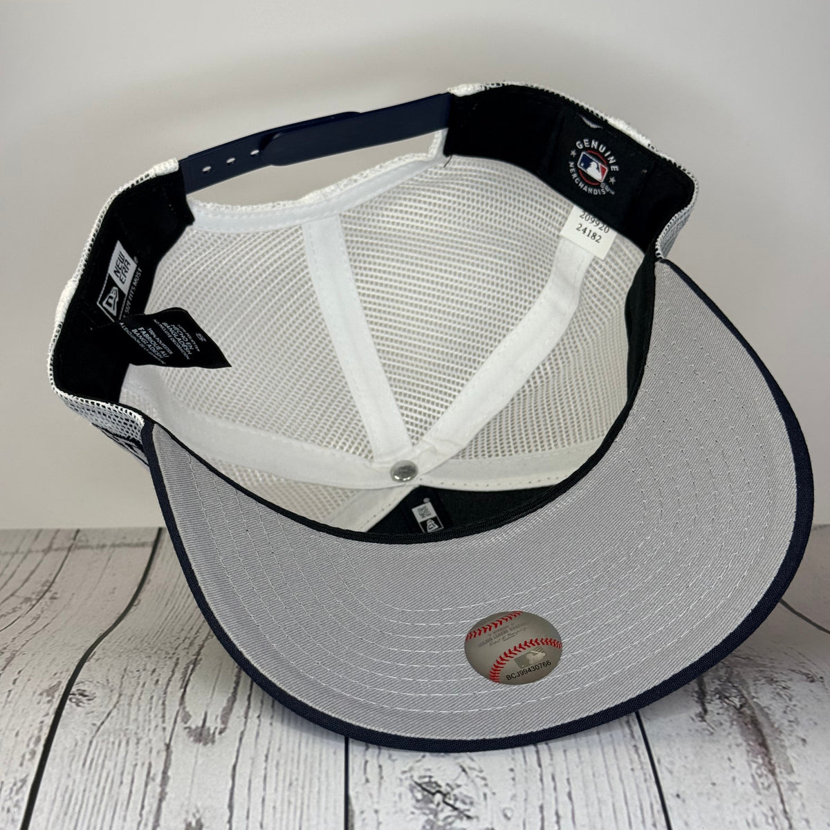 New Era 9Seventy Los Angeles Angels 2022 City Connect Snapback Trucker Hat