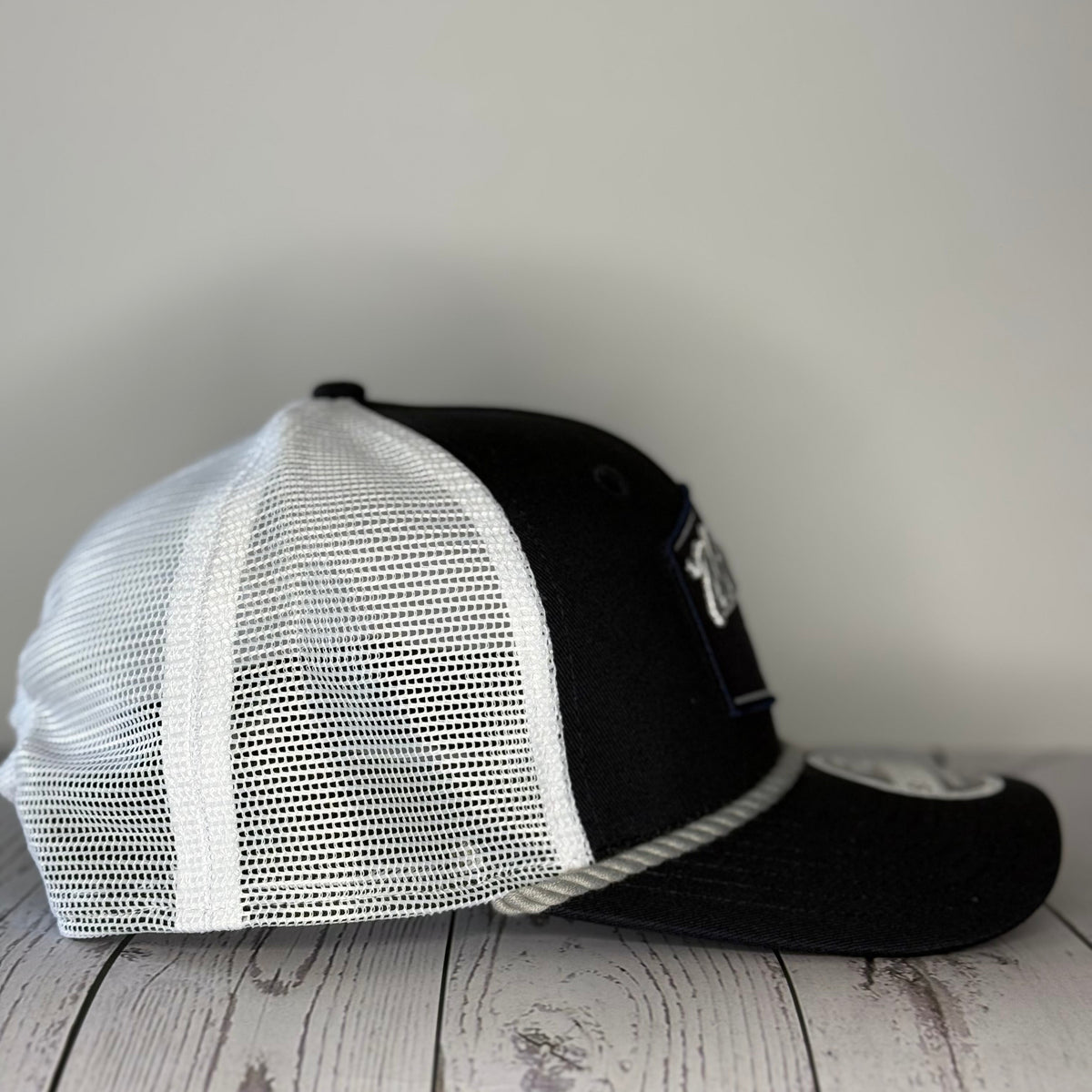 New Era 9SEVENTY New York Yankees Rope Trucker Snapback Hat Navy White