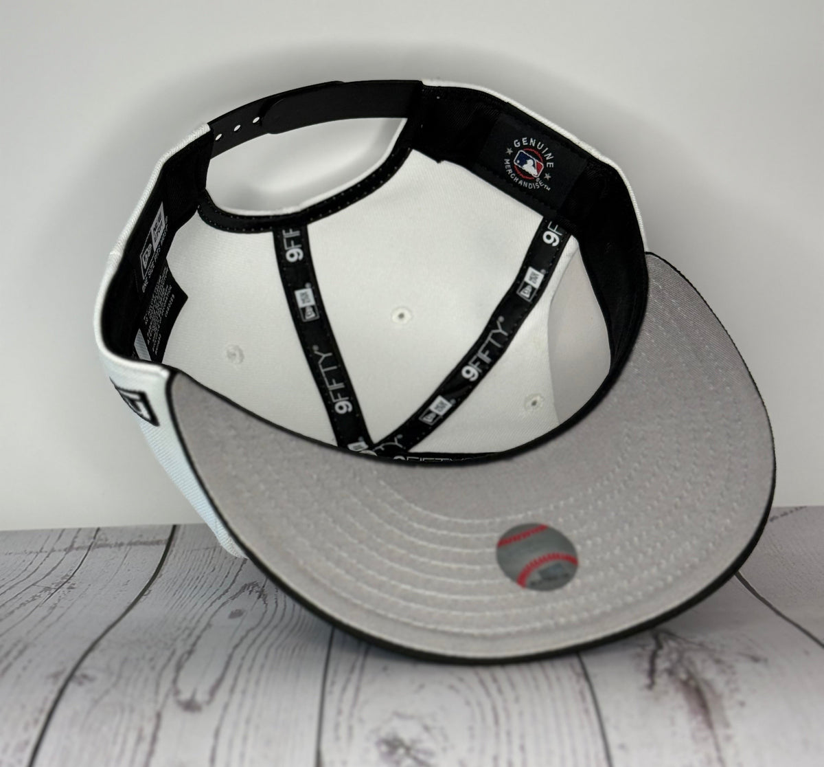 New Era 9Fifty White Script Los Angeles Dodgers Adjustable Snapback