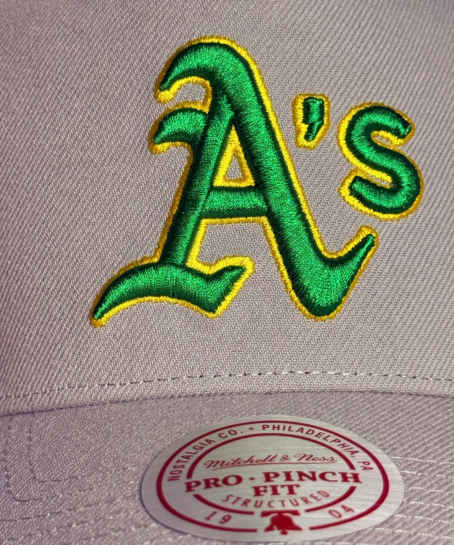 Mitchell & Ness Oakland Athletics Era Flip Heritage Series Pro Pinch Snapback Hat – Grey/Grey