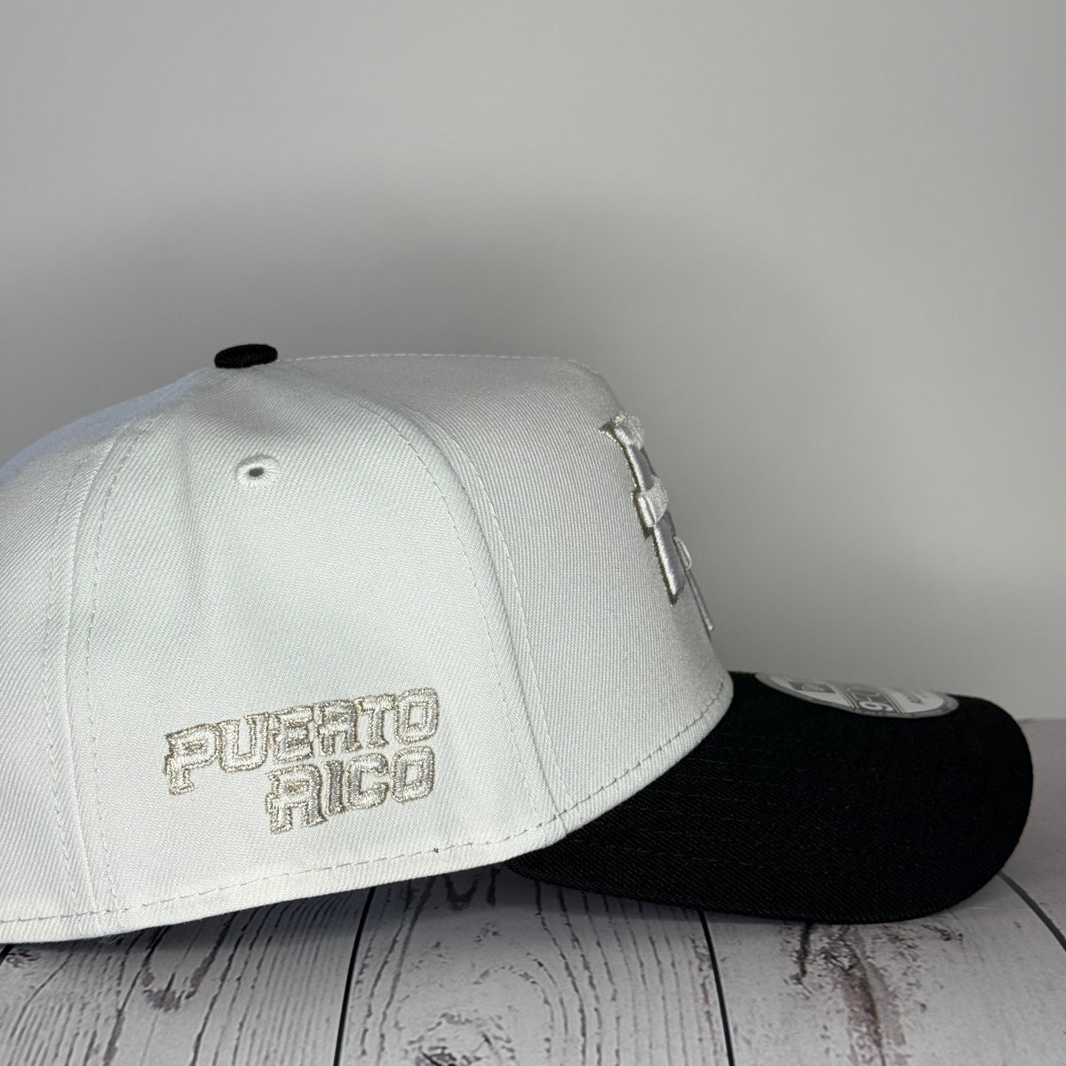 New Era 9FORTY Puerto Rico Crown the Country Adjustable - White/Black