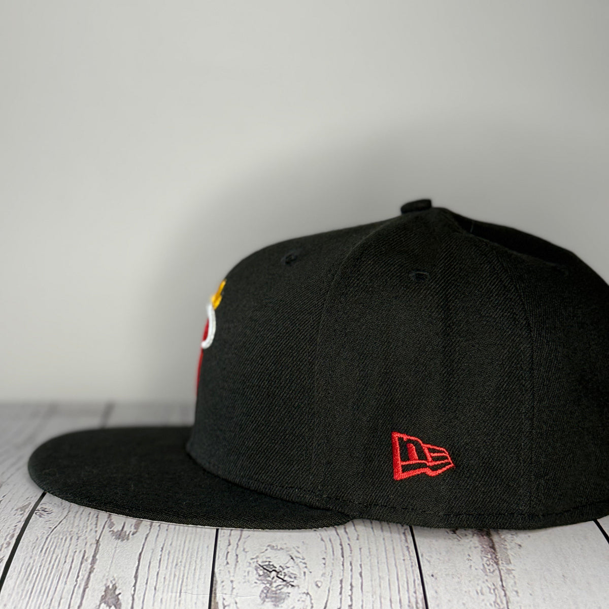 New Era 59FIFTY Miami Heat Fitted Hat - Brand New – Missing Gold Sticker