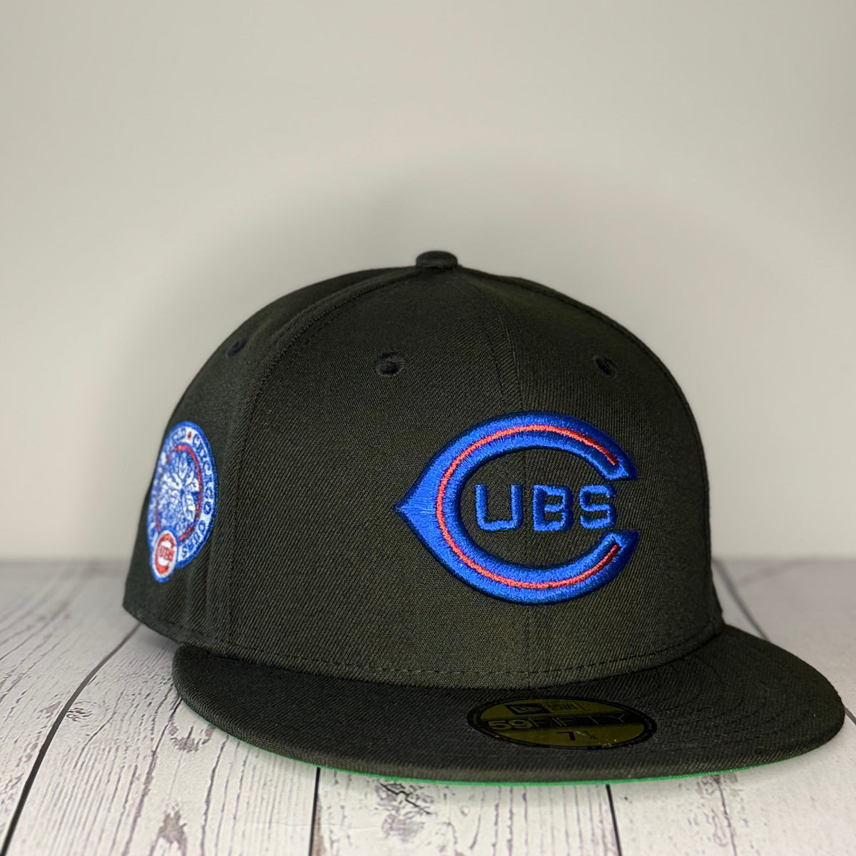 New Era 59FIFTY Black Dome Chicago Cubs Fitted Hat