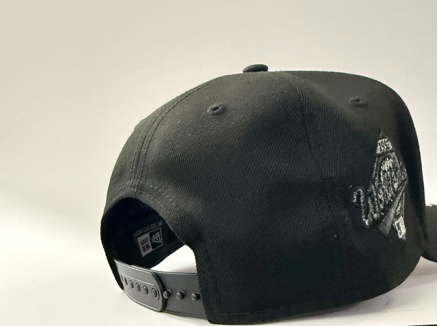 New Era 9FORTY Toronto Blue Jays Crown The City Liquid Titanium Adjustable Hat – Black/Black
