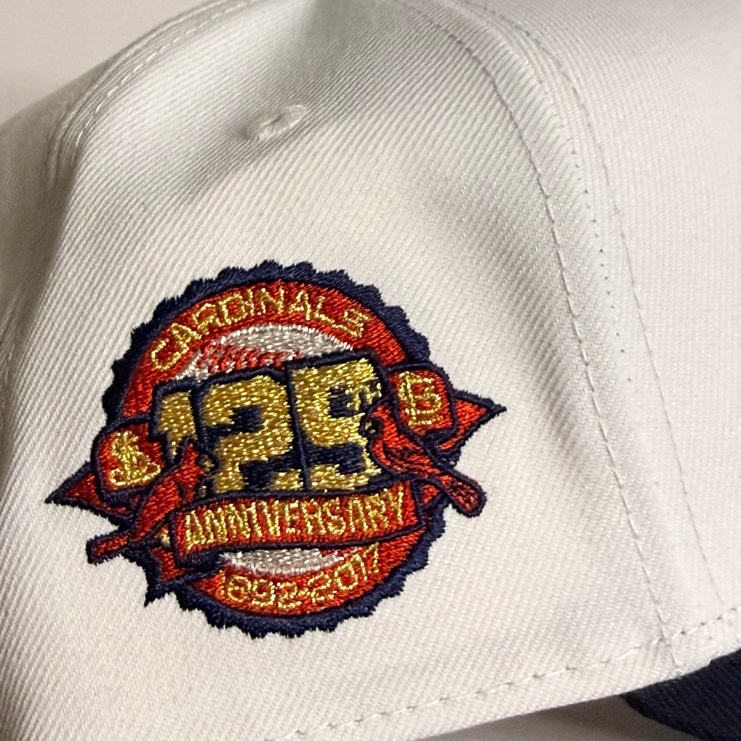 New Era 9FORTY St. Louis Cardinals Crown The City 2.0 The Lou Adjustable Hat – White/Navy