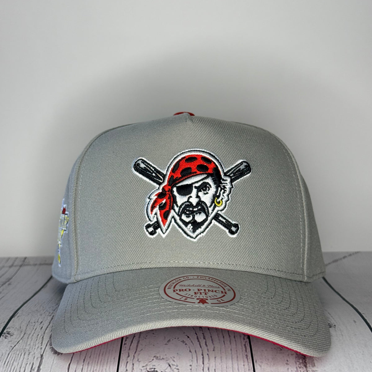 Mitchell & Ness Pittsburgh Pirates Era Flip Heritage Series Pro Pinch Snapback Hat – Grey/Grey