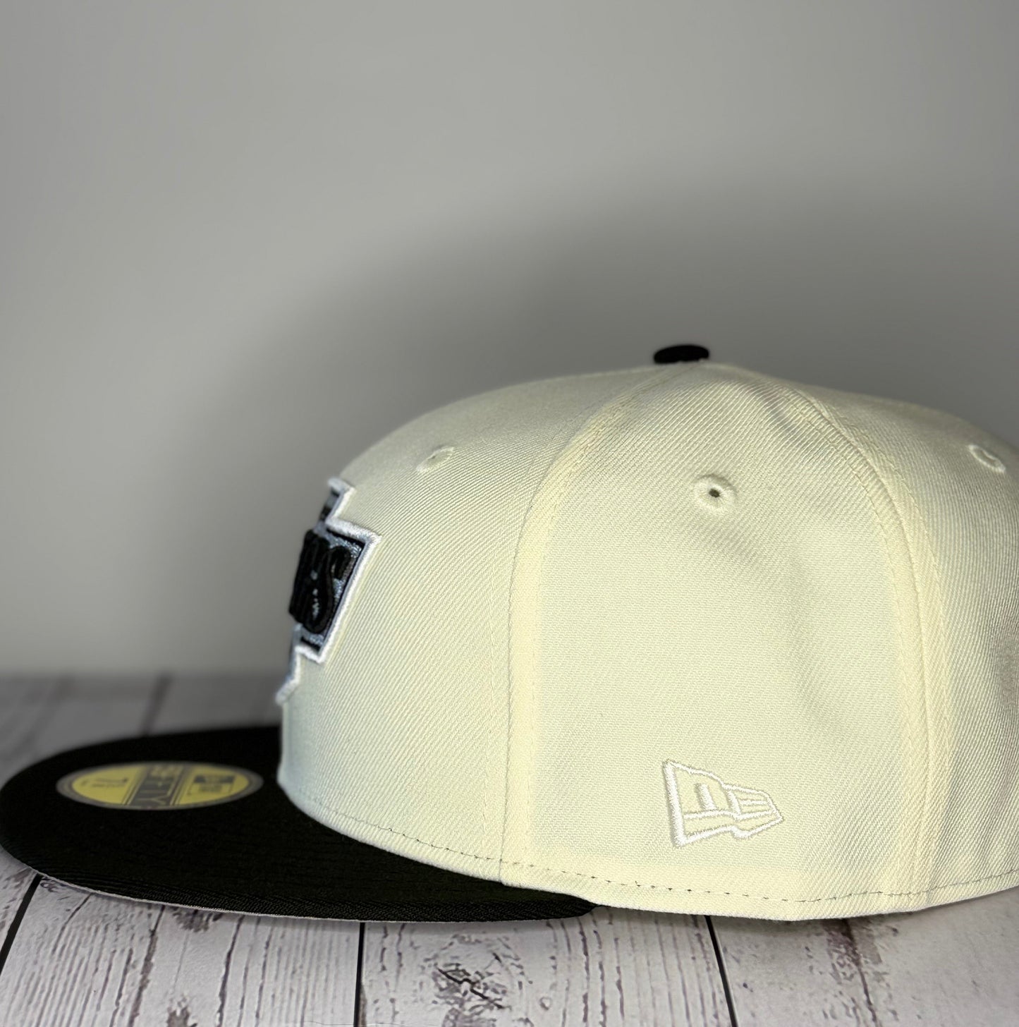 New Era 59FIFTY Los Angeles Kings Hat – Cream/Black – Fitted Hat