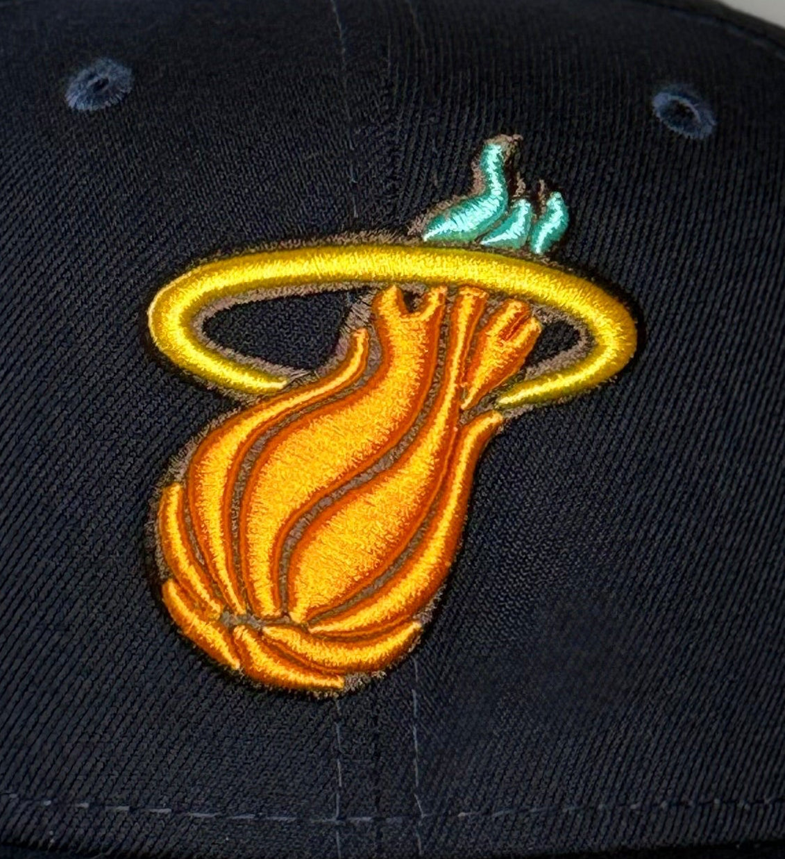 New Era 59FIFTY Miami Heat Fitted Hat - Brand New – Missing Gold Sticker