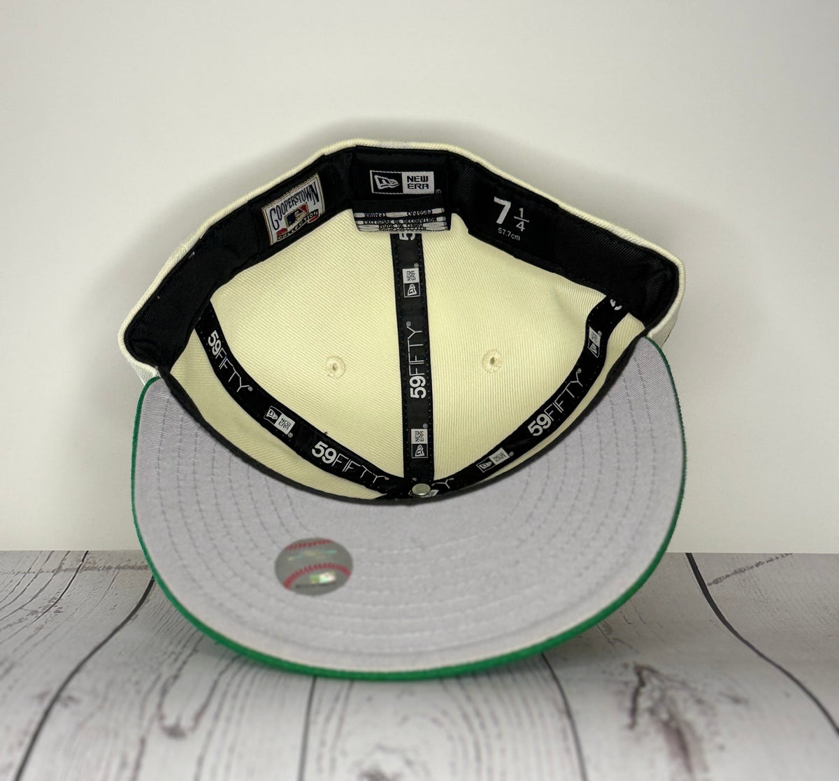 New Era 59FIFTY Boston Red Sox Fitted Hat - Brand New – Missing Gold Sticker