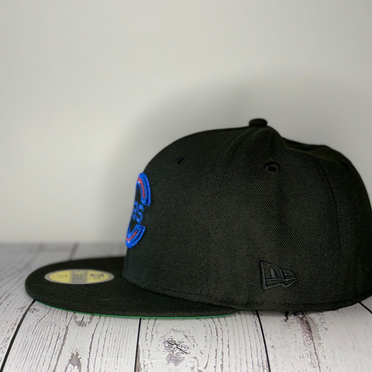 New Era 59FIFTY Black Dome Chicago Cubs Fitted Hat