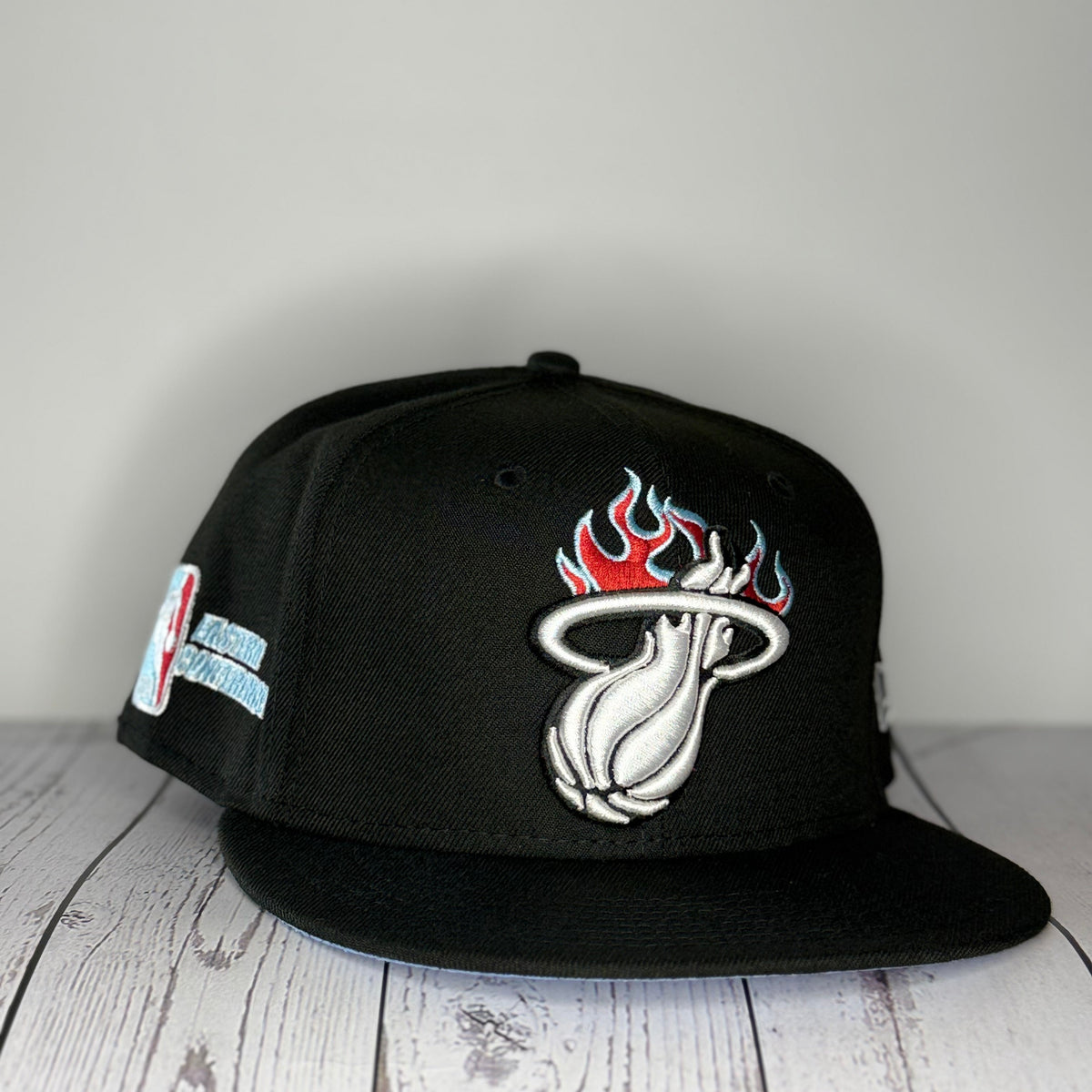 New Era 59FIFTY Miami Heat Fitted Hat - Brand New – Missing Gold Sticker