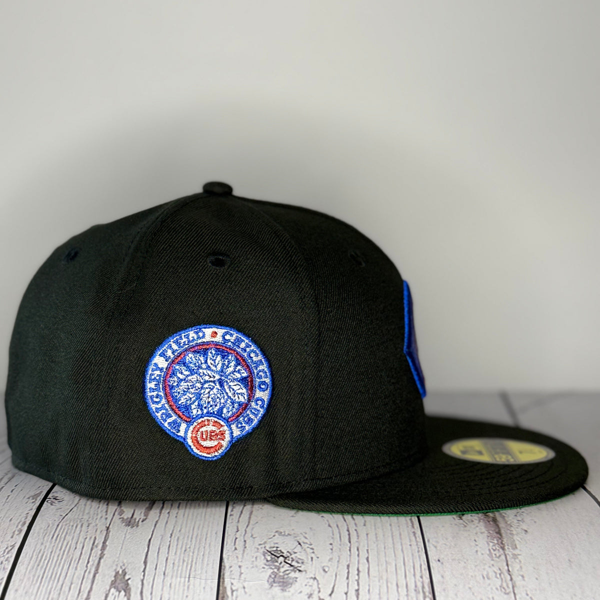 New Era 59FIFTY Black Dome Chicago Cubs Fitted Hat