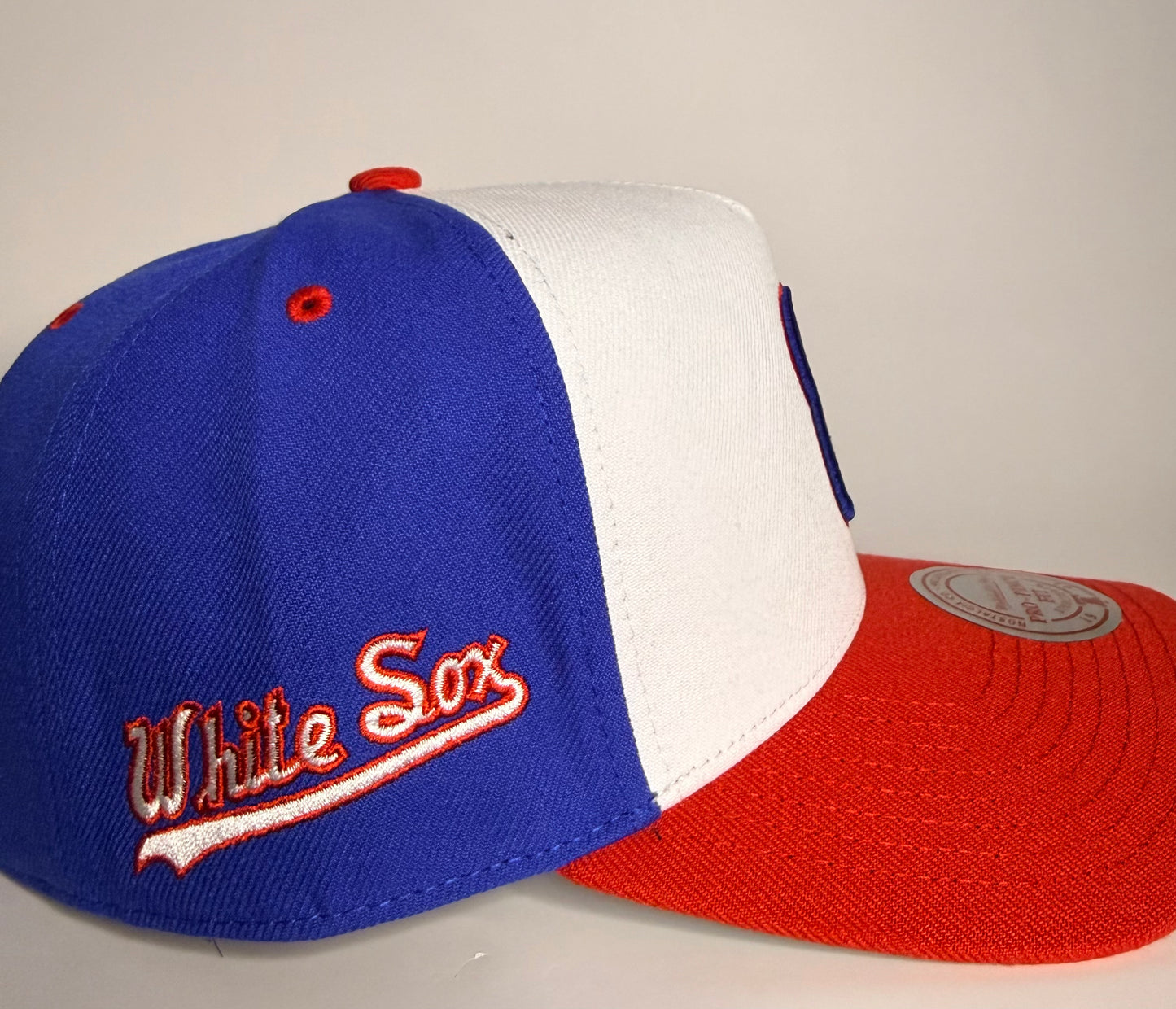 Mitchell & Ness Chicago White Sox Era Flip Heritage Series Pro Pinch Snapback Hat – White/Red