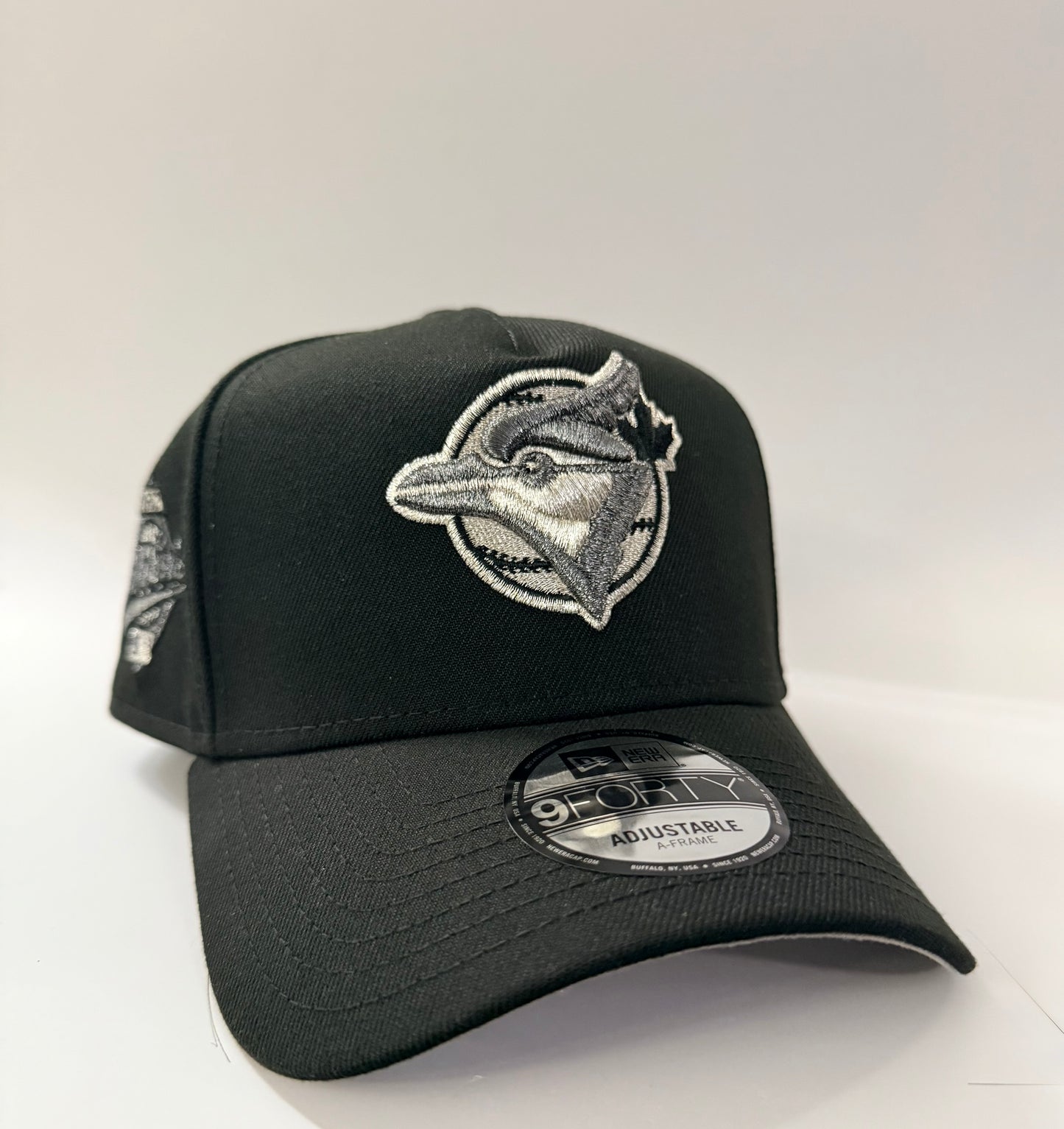 New Era 9FORTY Toronto Blue Jays Crown The City Liquid Titanium Adjustable Hat – Black/Black