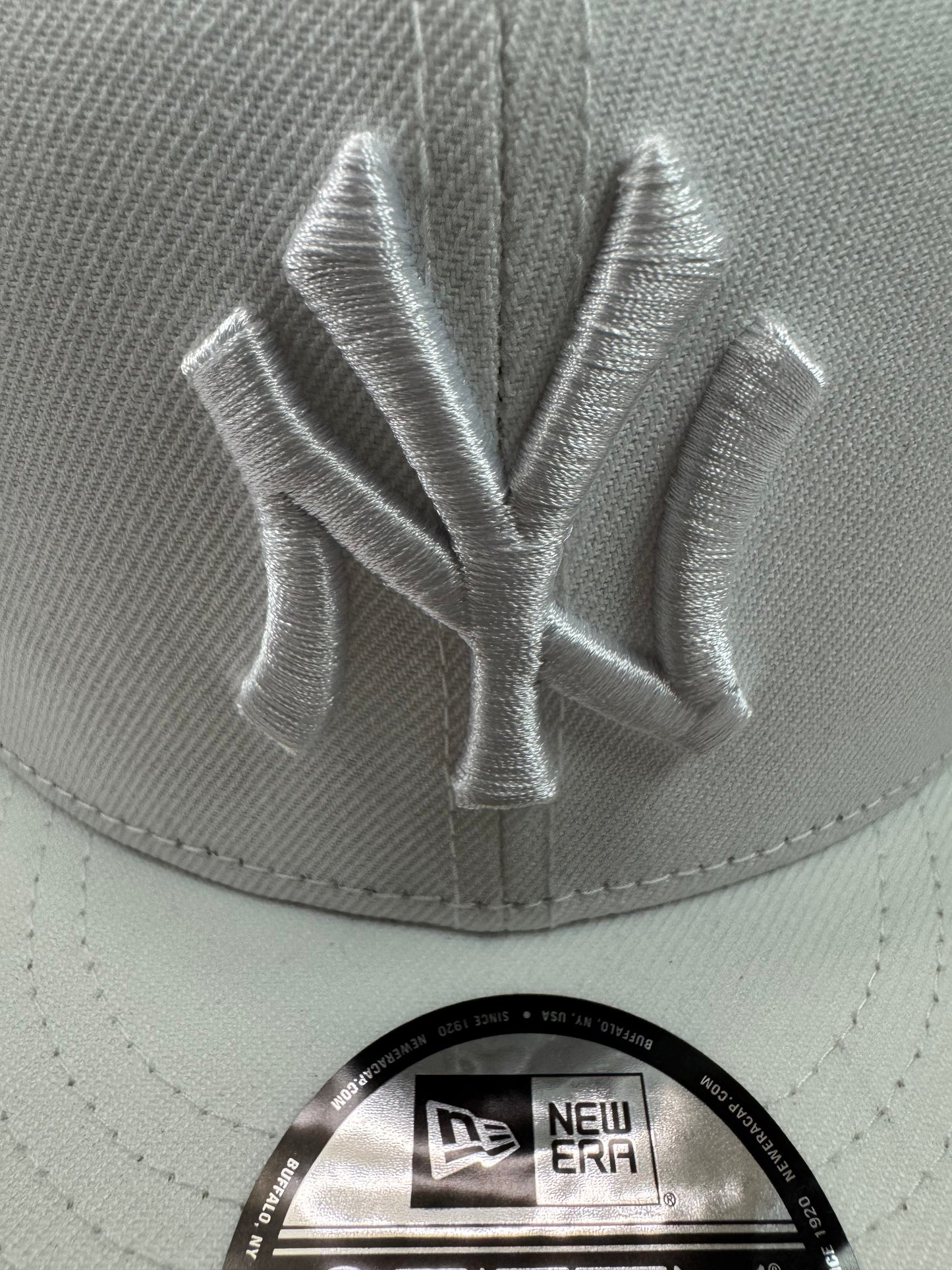 New Era 9Fifty New York Yankees Snapback - Adjustable Hat