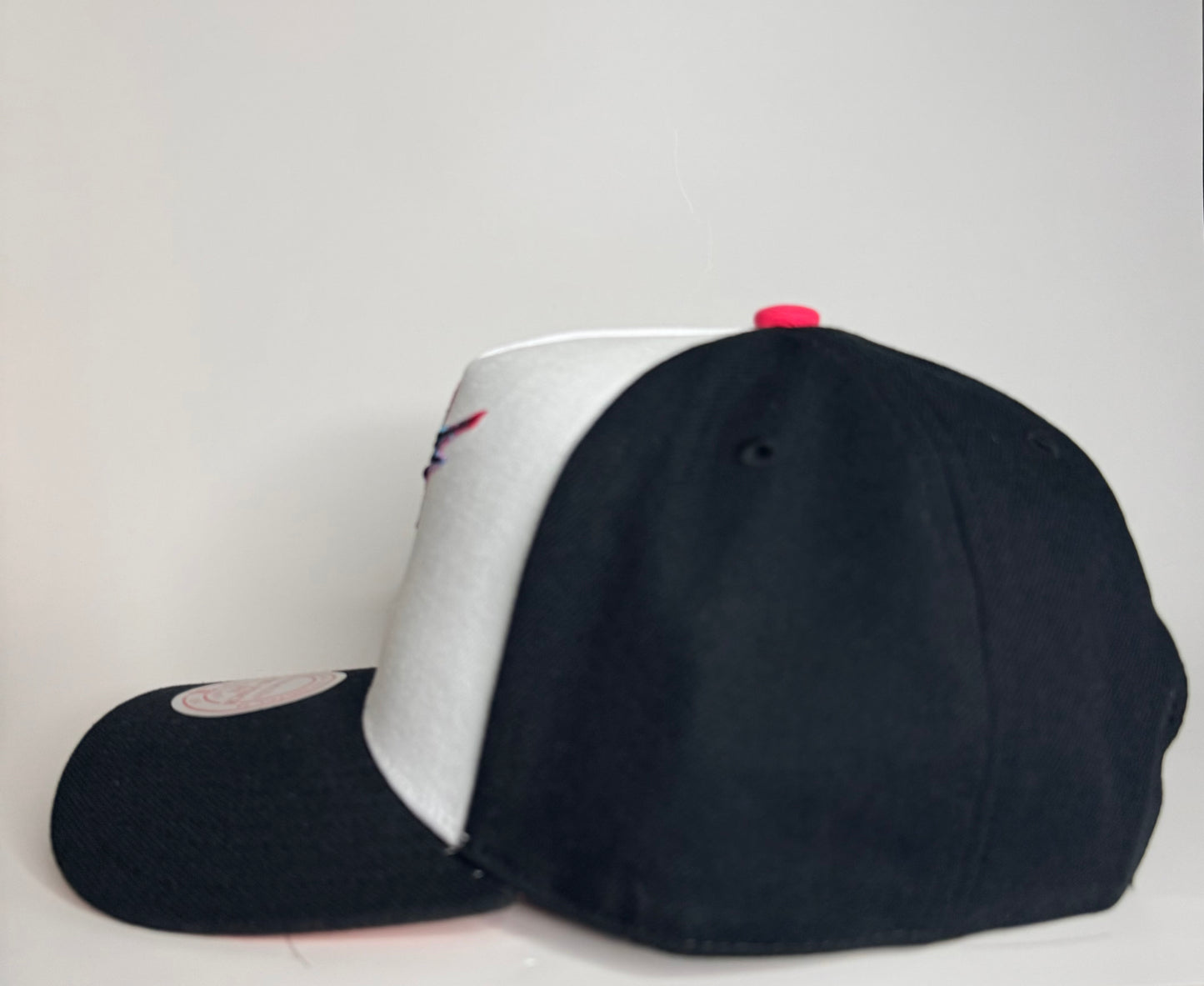 Mitchell & Ness Florida Marlins Era Flip Heritage Series Pro Pinch Snapback Hat – White/Black