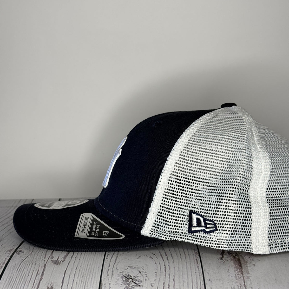 New Era 9SEVENTY New York Yankees Trucker Snapback Hat Navy White Mesh