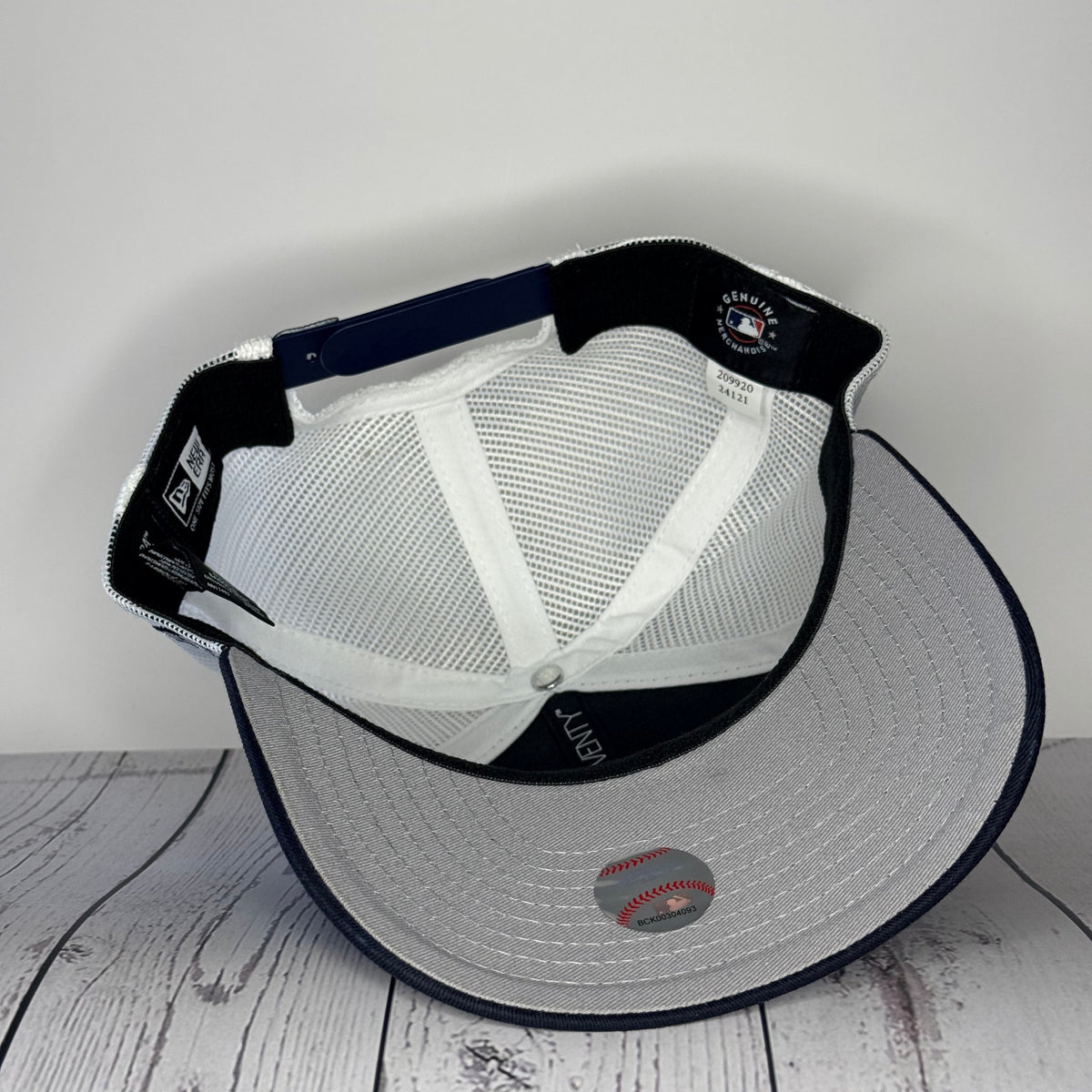 New Era 9SEVENTY New York Yankees Trucker Snapback Hat Navy White Mesh