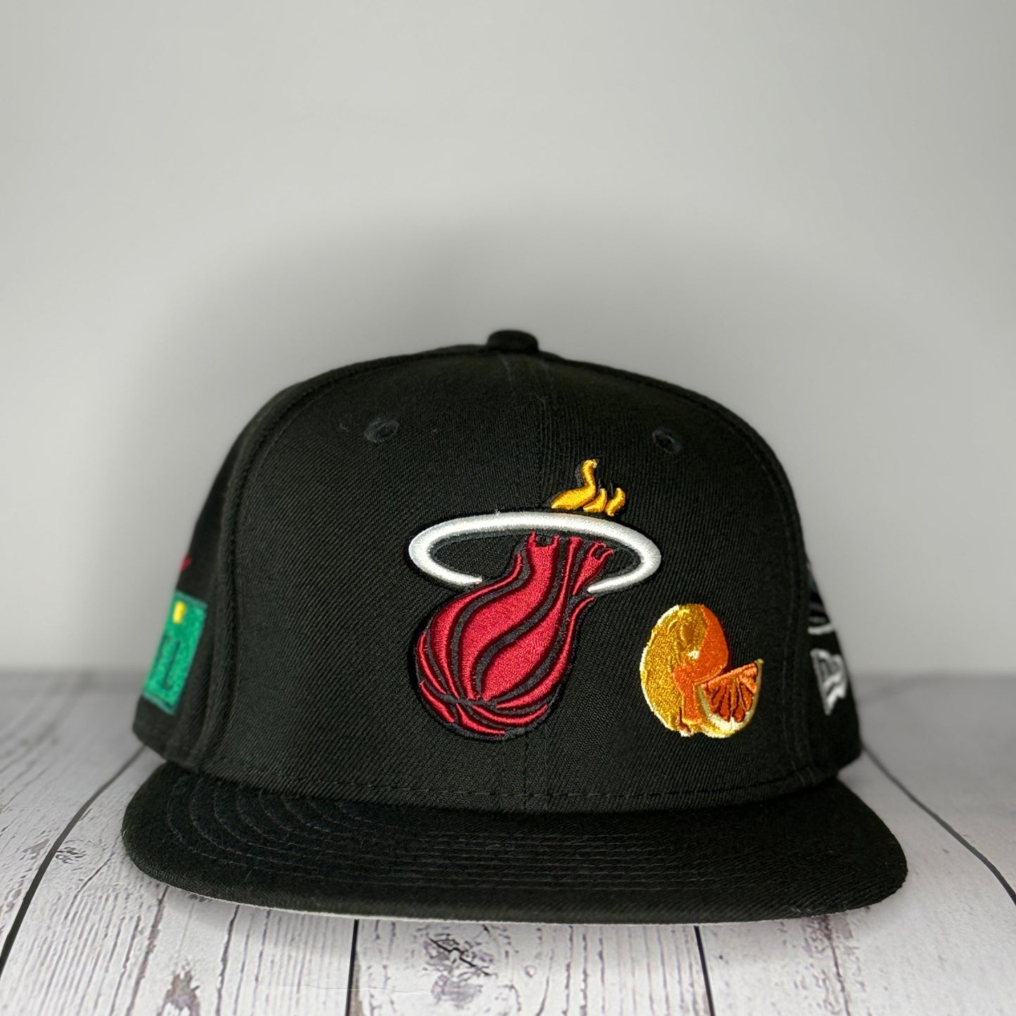 New Era 59FIFTY Miami Heat Fitted Hat - Brand New – Missing Gold Sticker