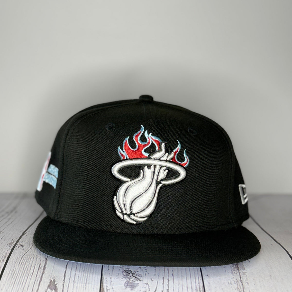 New Era 59FIFTY Miami Heat Fitted Hat - Brand New – Missing Gold Sticker