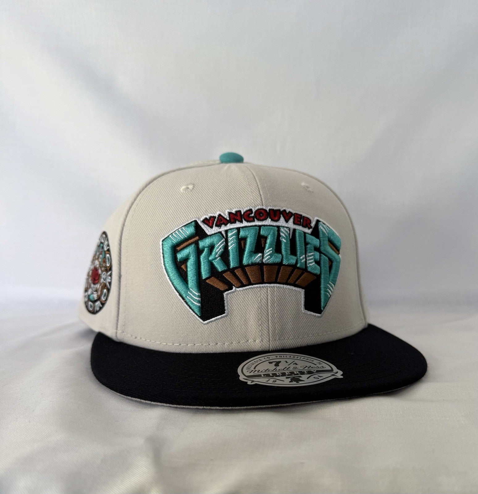 Mitchell & Ness Vancouver Grizzlies Fitted 7 1/4
