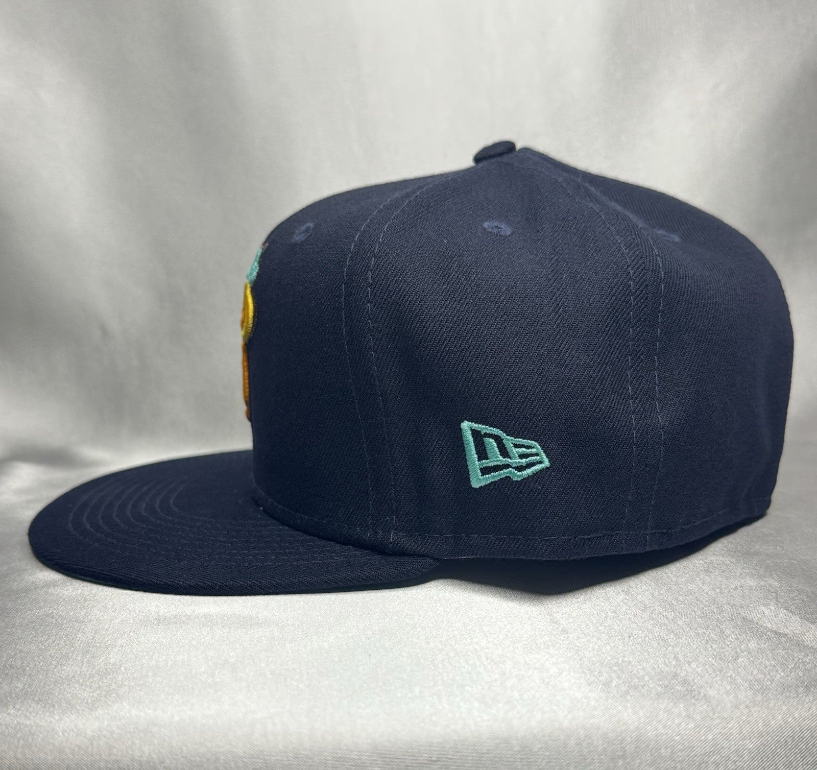 New Era 59FIFTY Miami Heat Fitted 7 3/8 - Brand New – Missing Gold Sticker