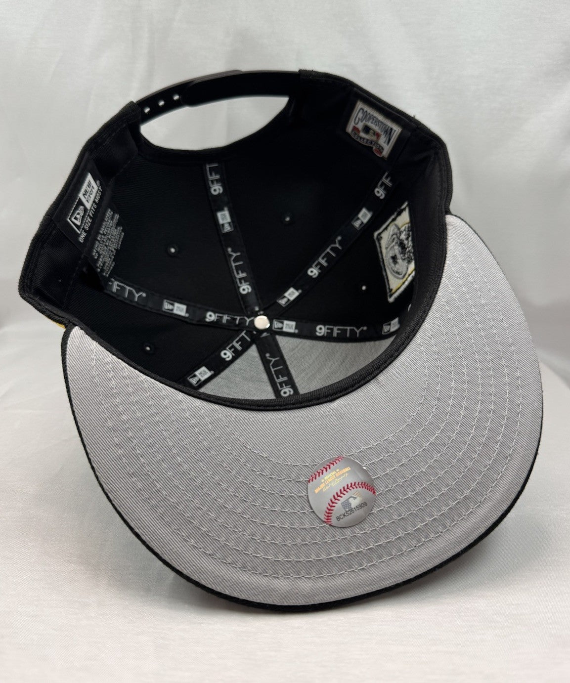 New Era 9FIFTY Pittsburg Pirates Snapback - Adjustable Hat