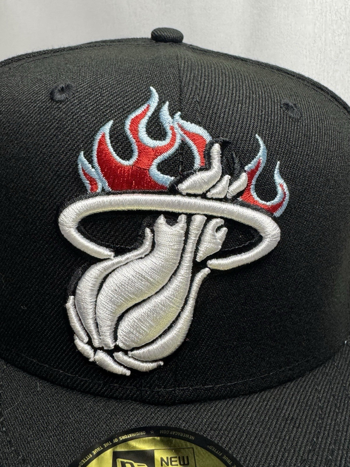 New Era 59FIFTY Miami Heat Fitted 7 3/8 - Brand New – Missing Gold Sticker