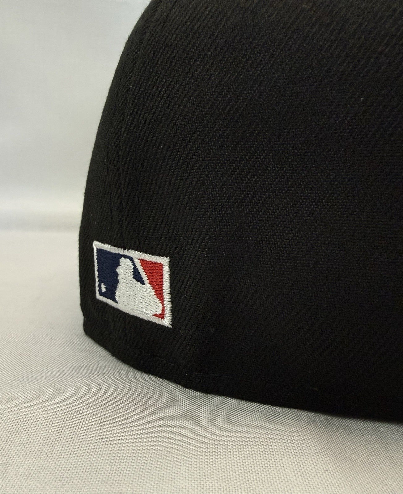 New Era 59FIFTY Black Dome Chicago Cubs Fitted 7 1/4