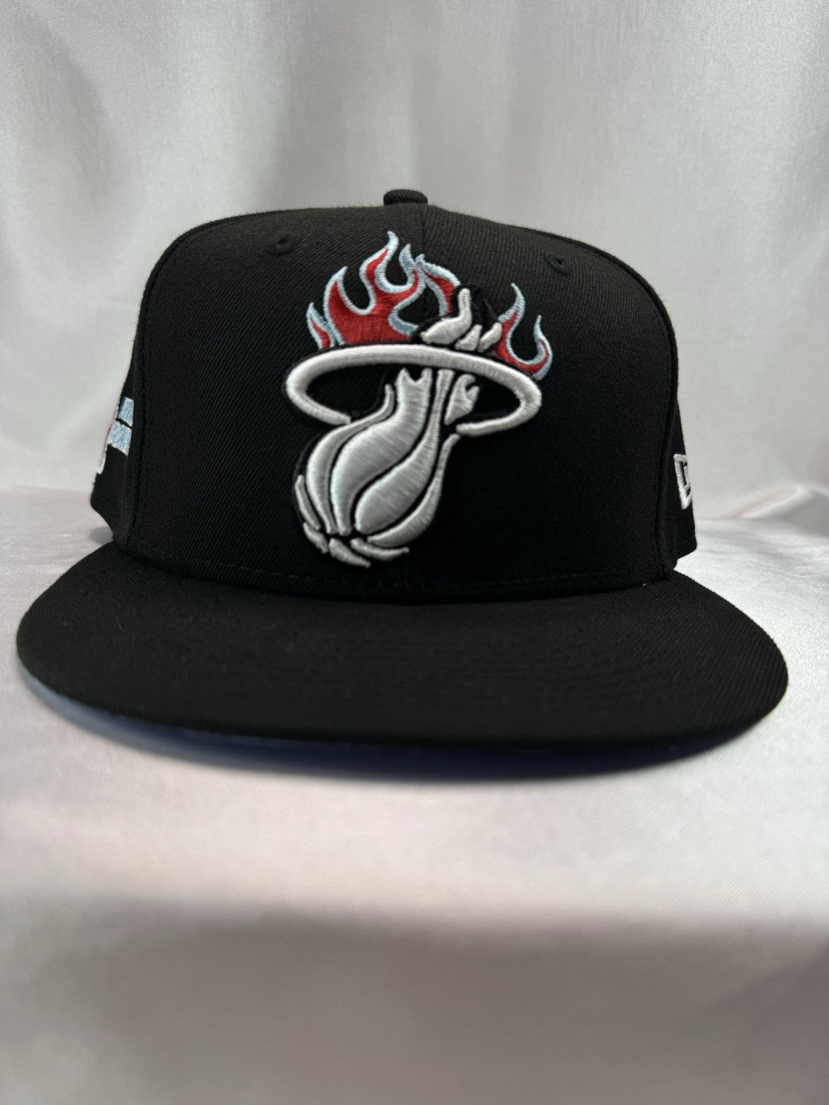 New Era 59FIFTY Miami Heat Fitted 7 3/8 - Brand New – Missing Gold Sticker