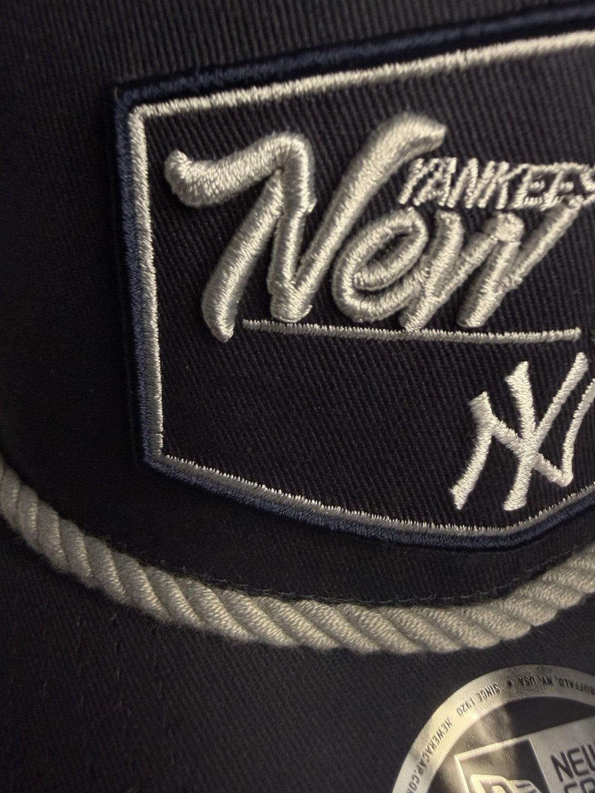 New Era 9SEVENTY New York Yankees Rope Trucker Snapback Hat Navy White