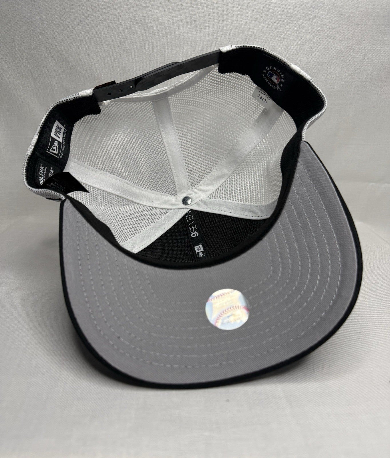 New Era 9SEVENTY San Francisco Giants Trucker Snapback Hat – Black / White Mesh