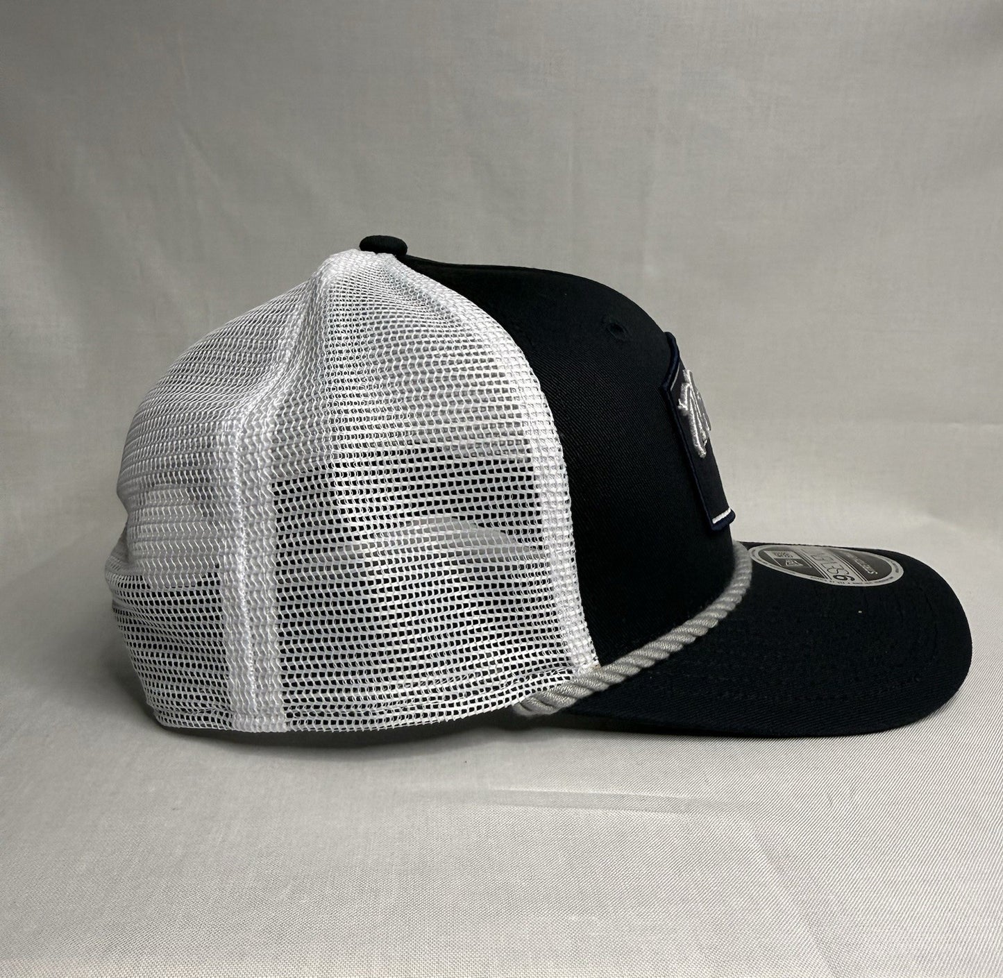 New Era 9SEVENTY New York Yankees Rope Trucker Snapback Hat Navy White