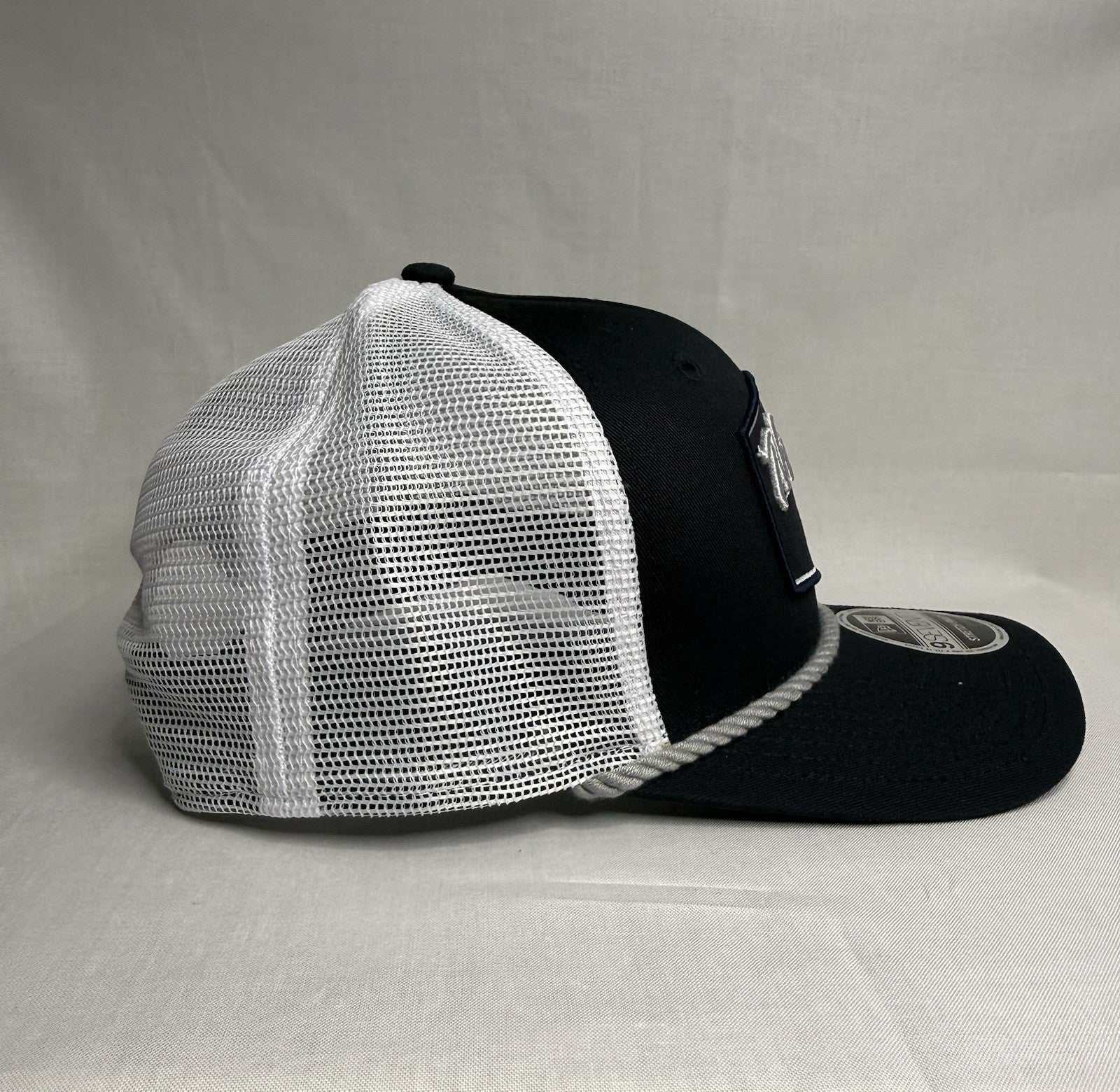 New Era 9SEVENTY New York Yankees Rope Trucker Snapback Hat Navy White