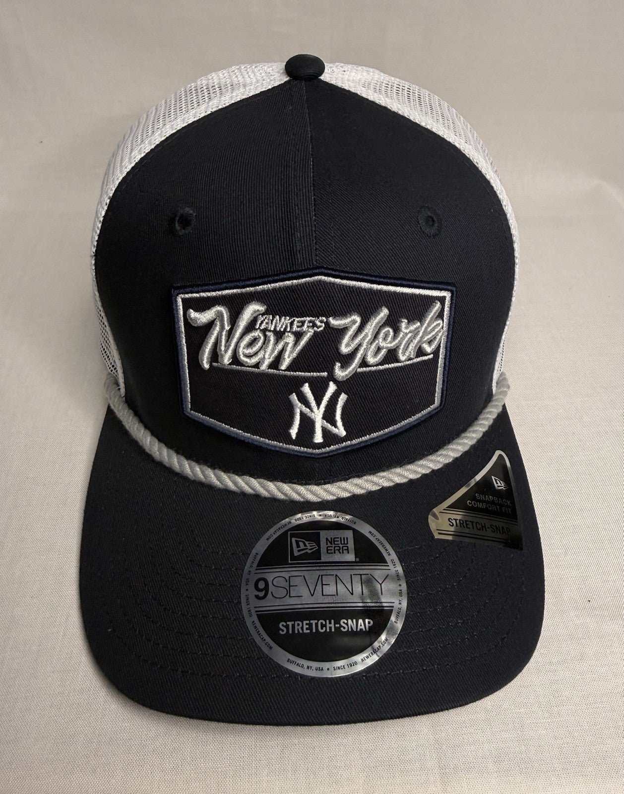 New Era 9SEVENTY New York Yankees Rope Trucker Snapback Hat Navy White