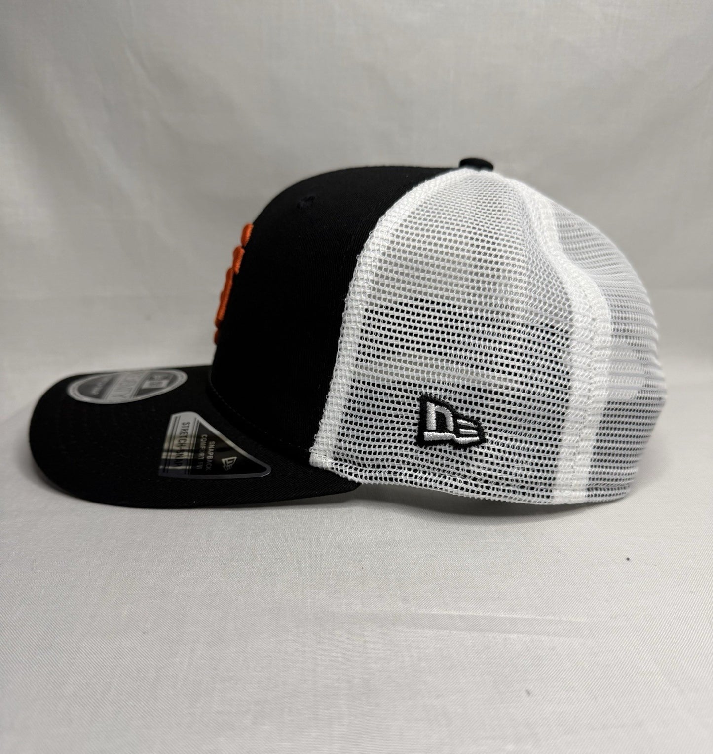 New Era 9SEVENTY San Francisco Giants Trucker Snapback Hat – Black / White Mesh