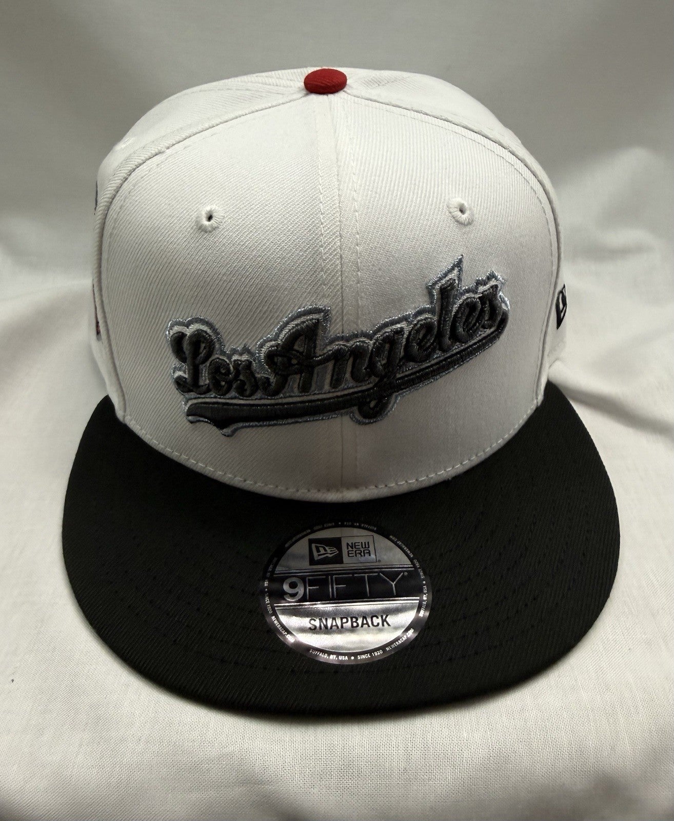 New Era 9Fifty White Script Los Angeles Dodgers Adjustable Snapback
