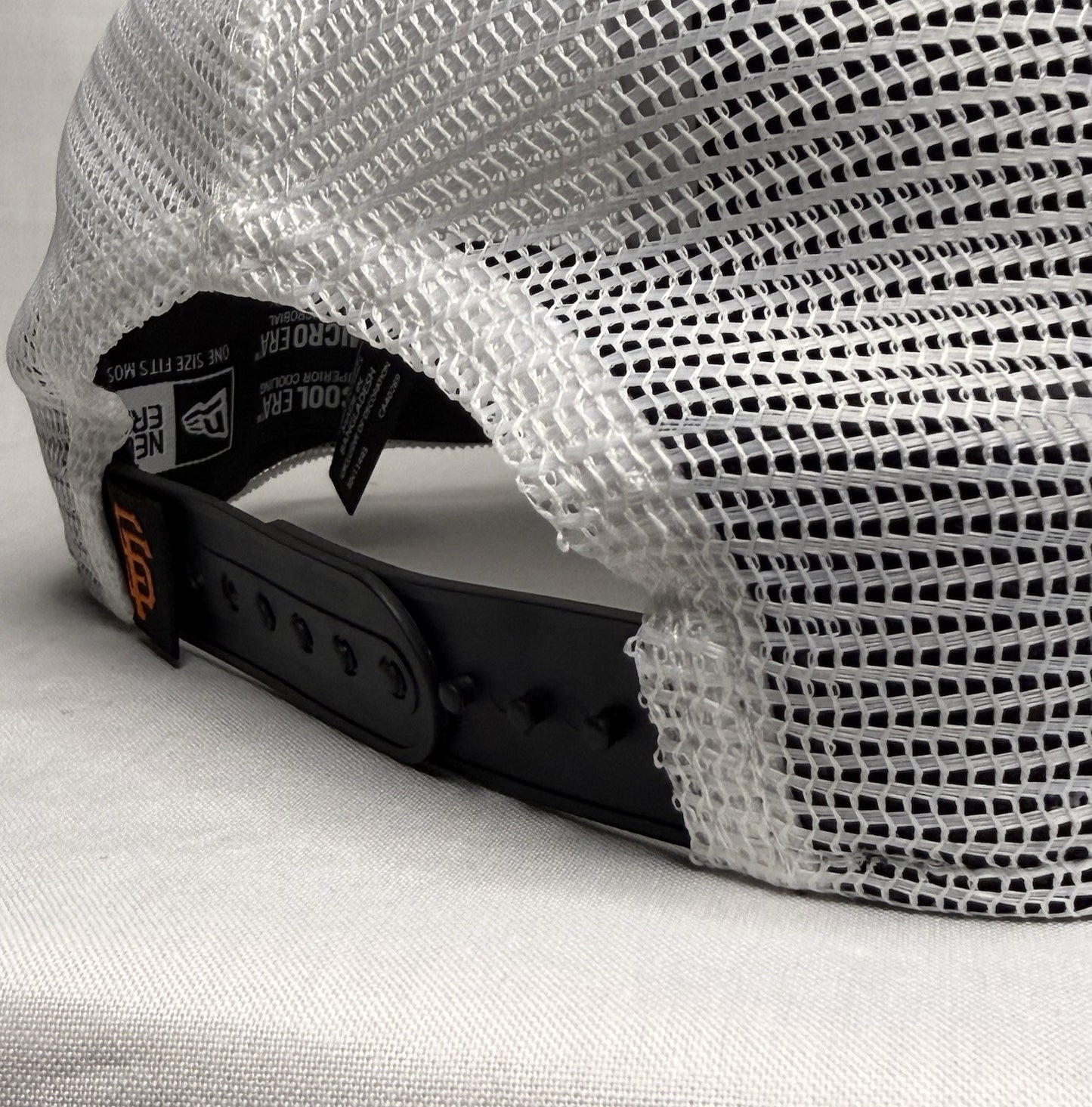 New Era 9SEVENTY San Francisco Giants Trucker Snapback Hat – Black / White Mesh