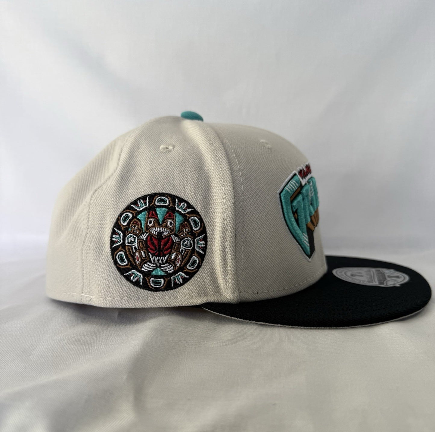 Mitchell & Ness Vancouver Grizzlies Fitted 7 1/4
