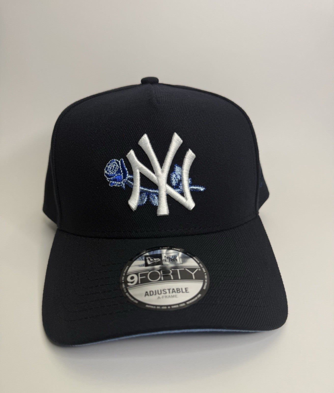 New Era 9FORTY A-Frame New York Yankees “Rose” 🌹 Light Blue UV Snapback – Navy